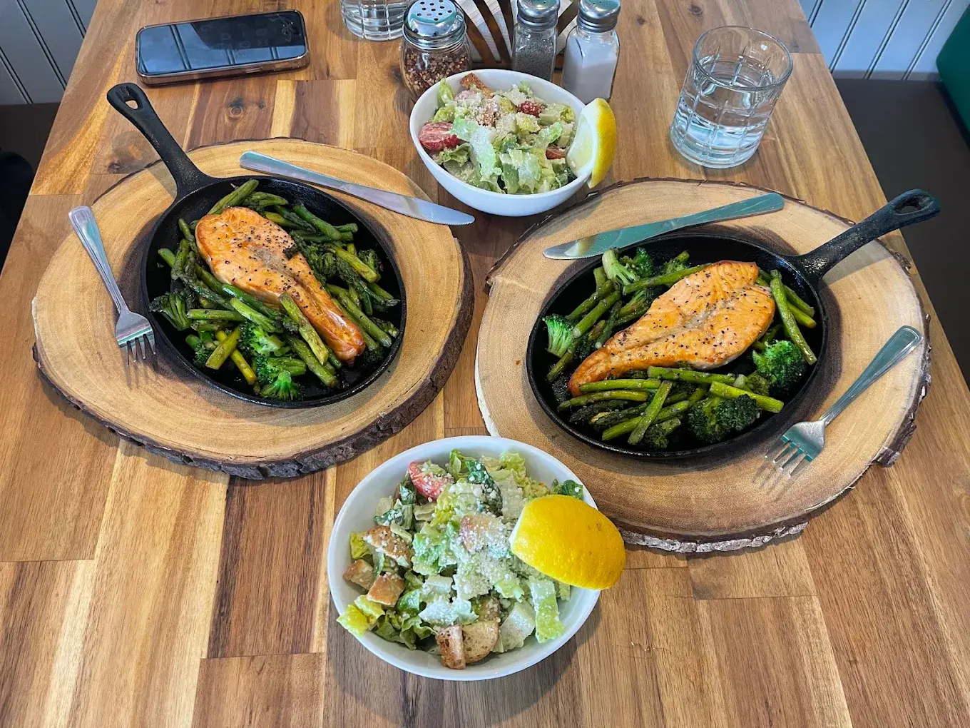 Green Pizza Calgary - Italian pizzeria on International Avenue in Forest Lawn